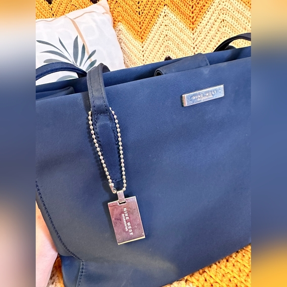 Authentic Nine West Shoulder Bag - Picture 2 of 9